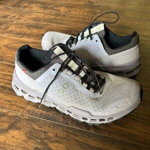 On Running Light Gray and Black Sneakers